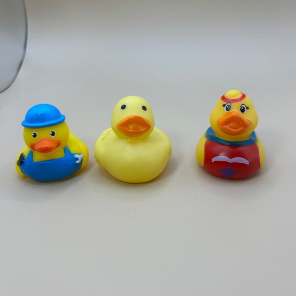 Lot of 3 Rubber Ducks 2 inch Carpenter Marvel Plain - Picture 1 of 5